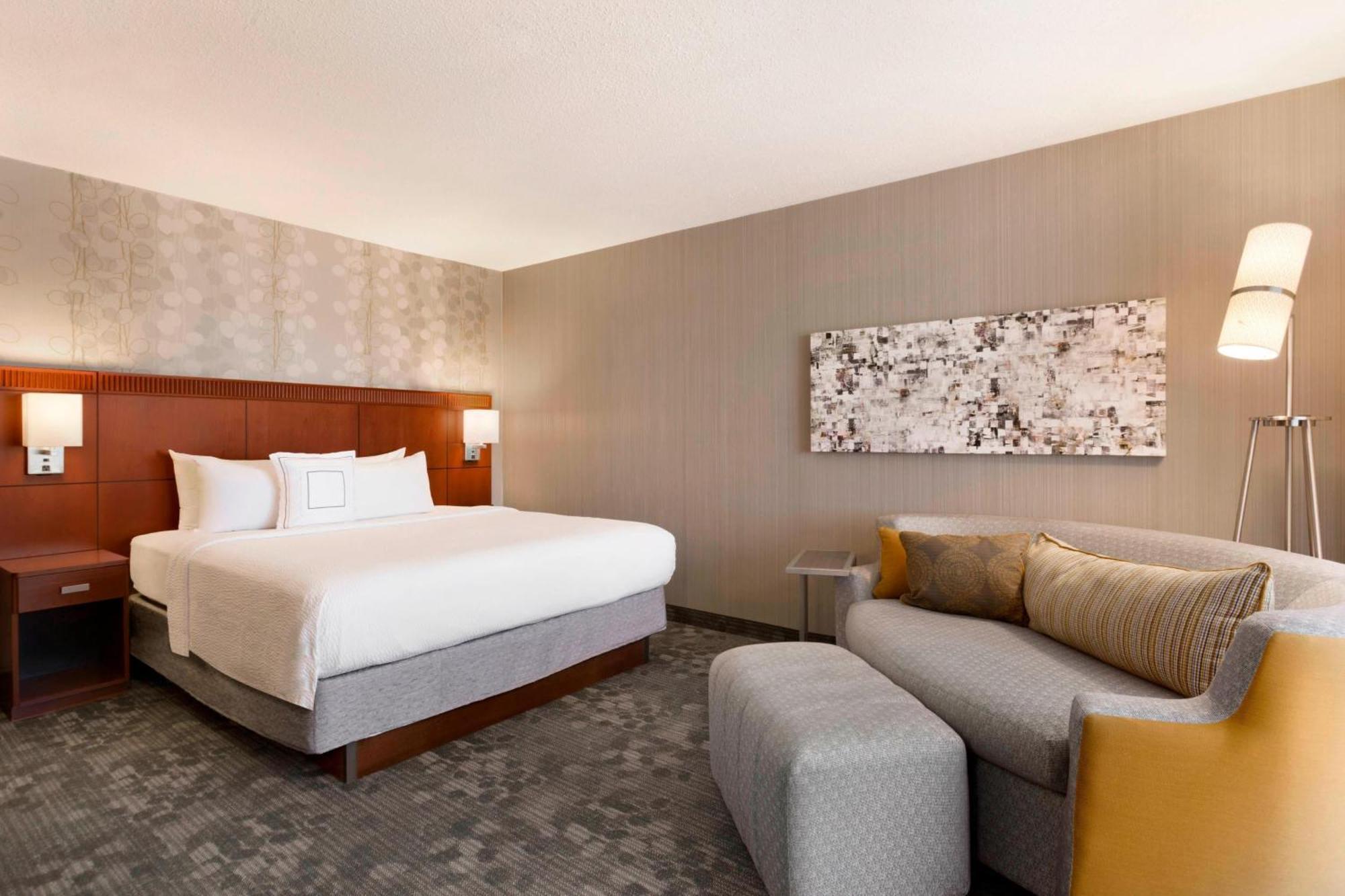 Courtyard By Marriott Bloomington Normal Hotel Exterior foto
