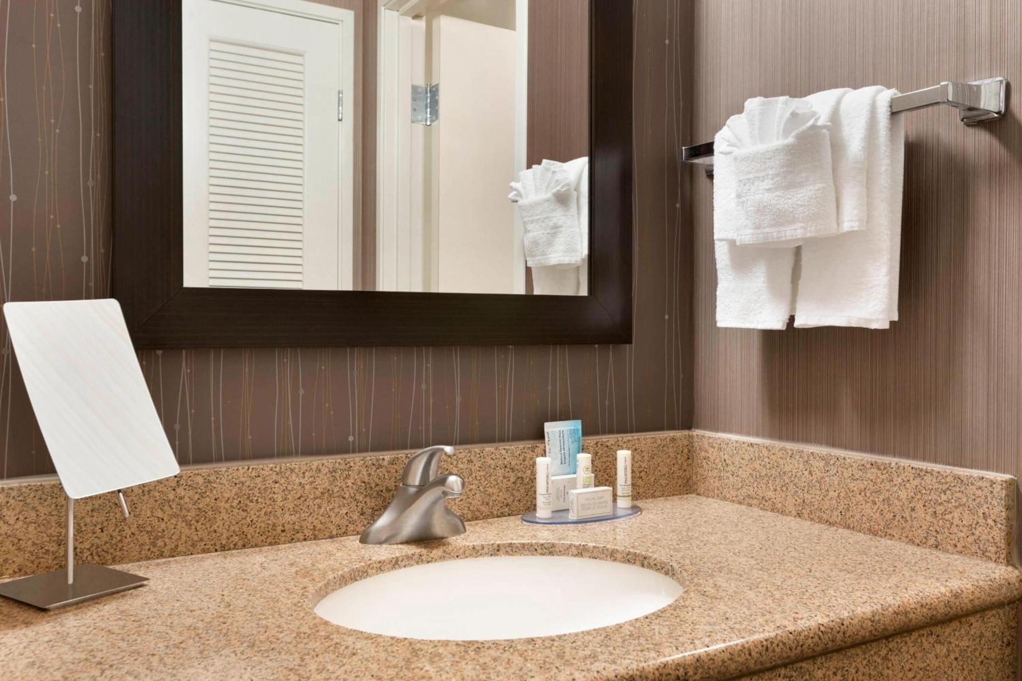 Courtyard By Marriott Bloomington Normal Hotel Exterior foto