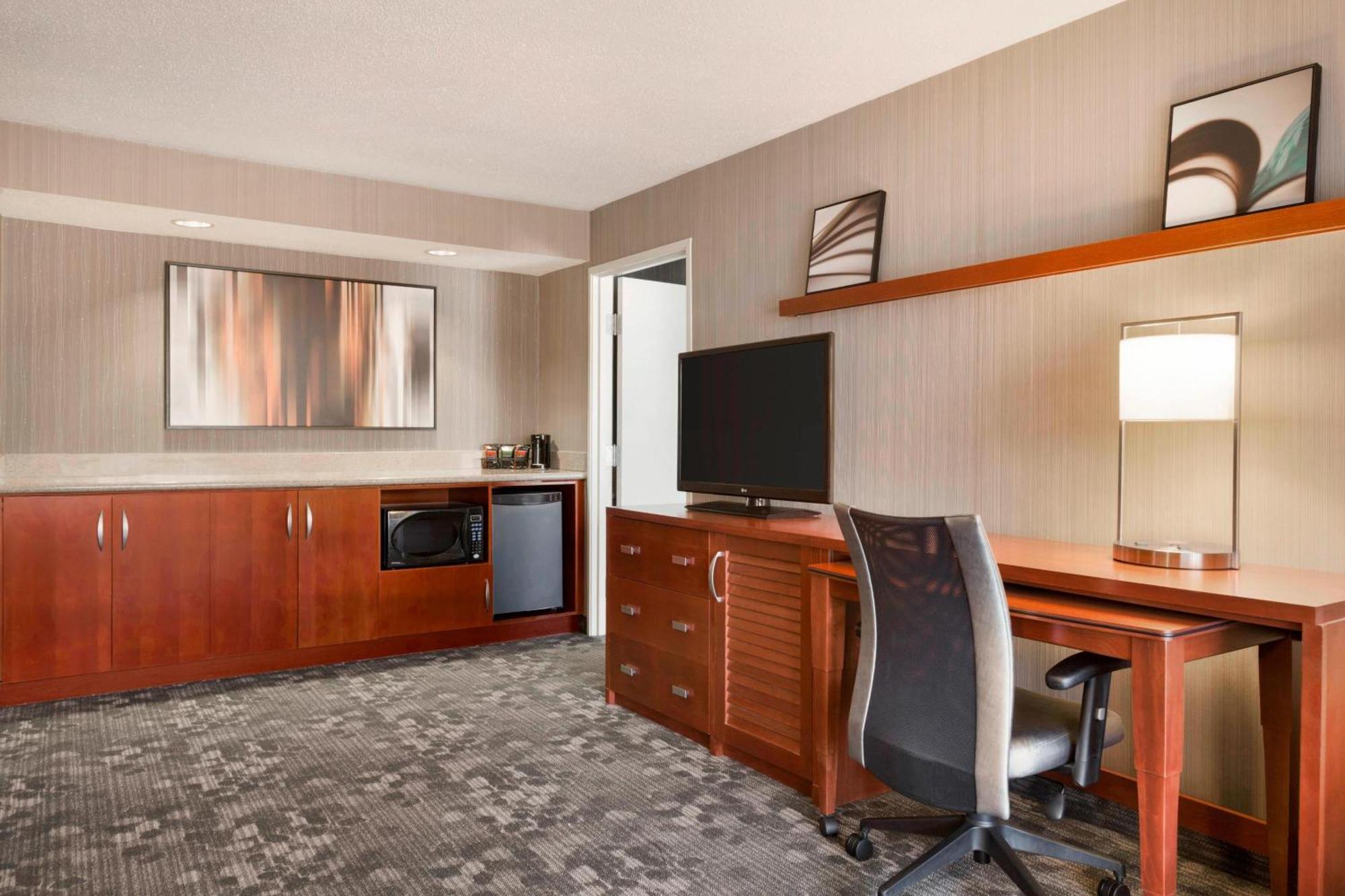 Courtyard By Marriott Bloomington Normal Hotel Exterior foto