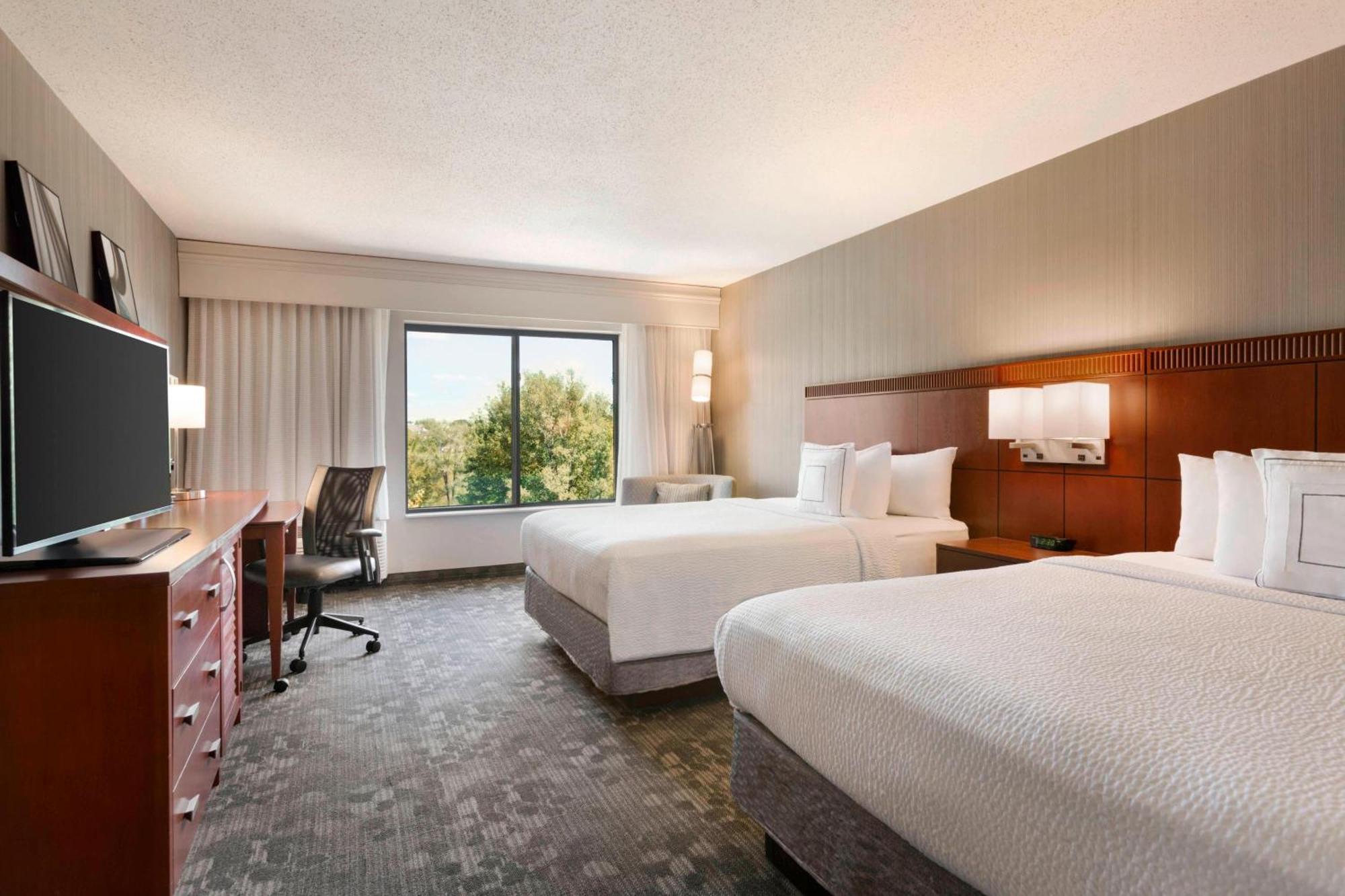 Courtyard By Marriott Bloomington Normal Hotel Exterior foto